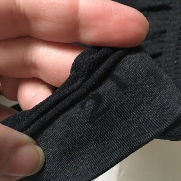 LULULEMON Heathered Deep Coal In The Flow Crop - Picture 7 of 7